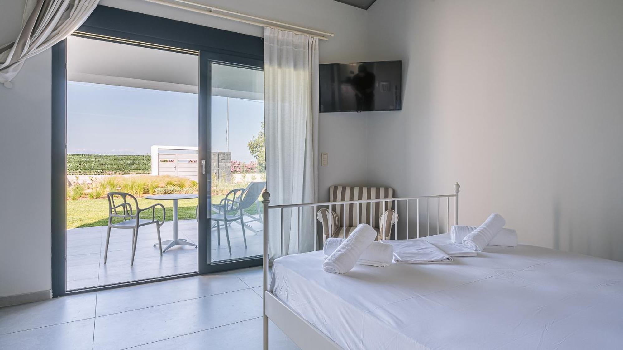 Electra Beachfront Suites, Nea Irakleia Exteriér fotografie
